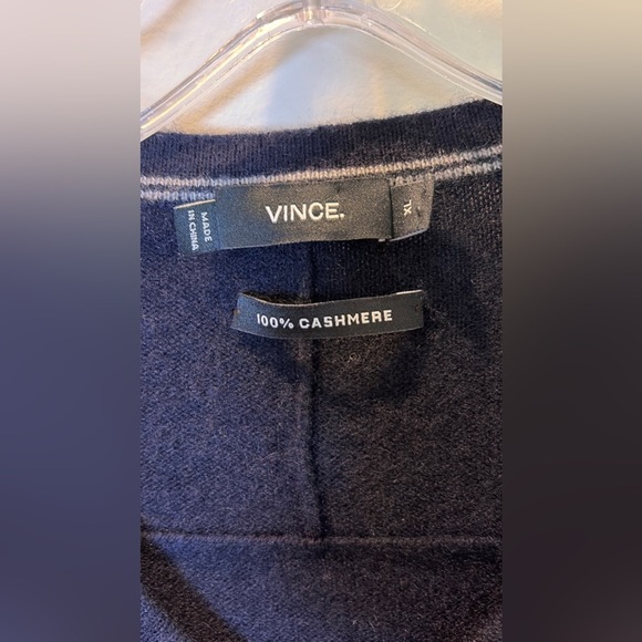 VINCE V NECK 100% Cashmere Men’s Sweater SIZE XL in NAVY $320 - Picture 6 of 7